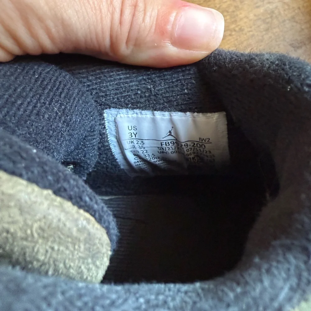 Jordan 4 Olive Green Kids Shoes - Picture 7 of 7